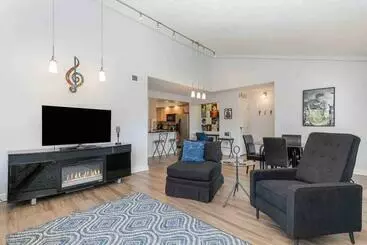 ツーリストアパートメント Large, Stunning Elvis Themed Condo,10 Min From Cvg