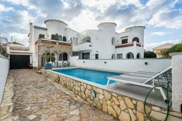 Ferienwohnungen Welcs Villa 021 Emp Caza Con Piscina Privada