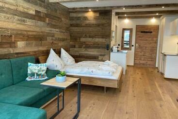 דירות לתיירים Chalet Stil Mit Pool Und Bergblick