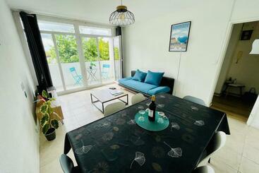 Жильё для туристов Luminous Apartment With Parking Near The City Center