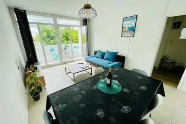 ツーリストアパートメント Luminous Apartment With Parking Near The City Center