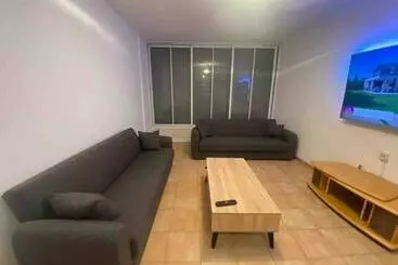 ツーリストアパートメント New  Luxury 4 Rooms Apartment For 11 People