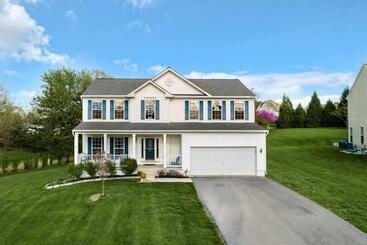 شقق خاصة سياحية Peaceful House W/ Fireplace Close To Everything!