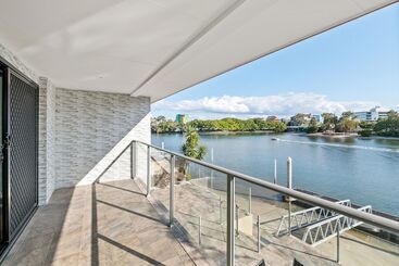 آپارتمانهای توریستها Cassa Chevron Island Luxury Waterfront House