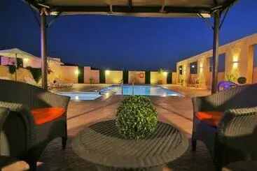 آپارتمان‌های توریست‌ها Alma Private Villa