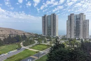 ツーリストアパートメント Burgundy View 1br W/view, Balcony & Parking