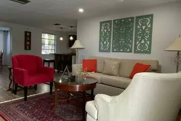 Turistihuoneistot Cozy 3 Bed Home Close To Beautiful Beaches