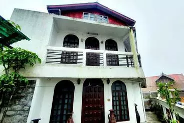 Apartamente turistice Neo S Bnb   4 Bhk Central Town Duplex