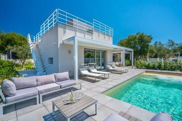 דירות לתיירים Villa Kòsmos   Piscina E Giardino   Villasimius