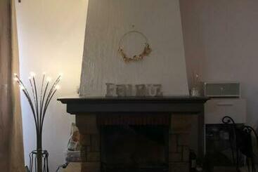 Apartamenty turystyczne Charmant Cocon Familiale Avec Cheminée Et Jardin