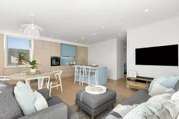 ツーリストアパートメント Luxe @ The Terrace  Brand New, 250m  Beach + Town!