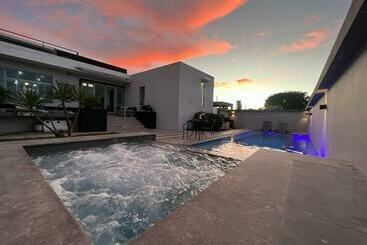 Turista apartmanok Utopia Luxury Villa