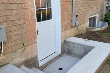 דירות לתיירים Guest Suite In Whitby