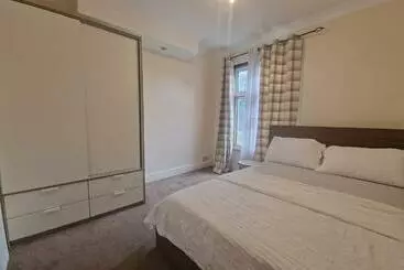 ツーリストアパートメント Henley Road Upstairs Flat
