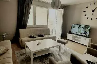 Turistihuoneistot Lala Lux & Parking Free