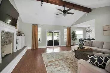 ツーリストアパートメント Stylish Villa, W Saltwater Pool And Fenced In Yard