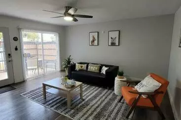 آپارتمان‌های توریست‌ها L   Fully Remodeled And Professionally Decorated