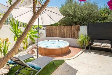 Apartamente turistice L Oursinade   Jolie Maison Avec Jacuzzi Et Jardin