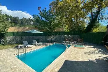 ツーリストアパートメント çınaraltı Villa