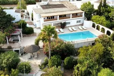 Apartaments turístics Stylish Seaview Villa With Large Garden + Pool