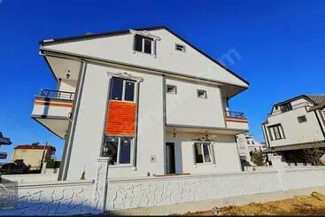 ツーリストアパートメント Cheerful Villa In Kocaali 80 M From Sea