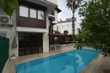 آپارتمان‌های توریست‌ها Havuz Olanagı Sunan Rahat Müstakil Villa