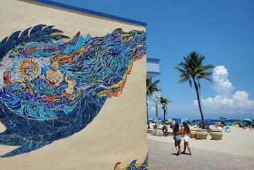 Жильё для туристов Hollywood Beach Shores