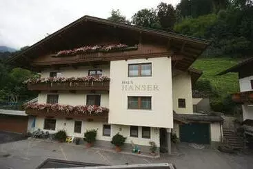 ツーリストアパートメント Haus Hanser