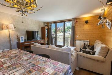 ツーリストアパートメント Le Repaire Du Cerf   Triplex Avec Balcon