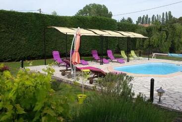 فندق L étape Provencale