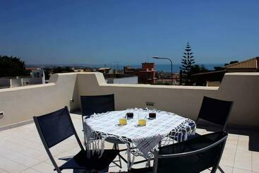 شقق خاصة سياحية Villa Floridia, Just 300 M From The Sea