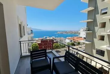 ツーリストアパートメント Sea And City View Apartment