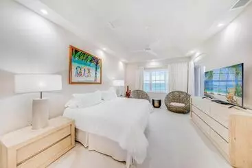 استراحتگاه Bahama Beach Club
