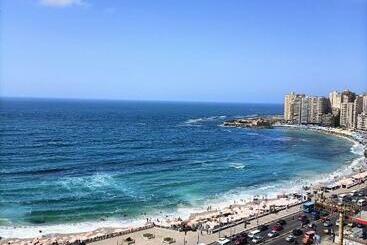 Pisos turísticos Lovely 3 Bedrooms In Sydibeshr Alexandria Family Only