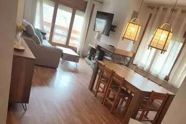 ツーリストアパートメント Apartamento En Llivia Con Piscina