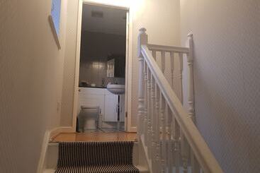 דירות לתיירים Beautiful 2 Bed House In Bolton With Free Parking