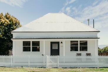 Жильё для туристов The River Haus