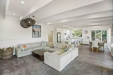 ツーリストアパートメント Honey Bee Lodge At Goughs Bay