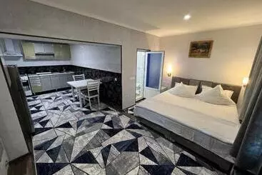ペンション Nemo Guest House With Free Pool