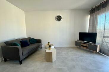 Apartaments turístics T1 Aux Pieds De La Gare Bénédictins   Dabnb