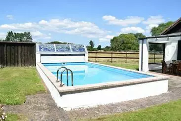 ツーリストアパートメント Landhaus Hideaway Mit Aussenpool, Sauna Und Kamin