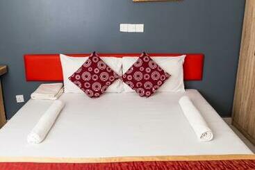 Pensión The G Ten Holiday Inn