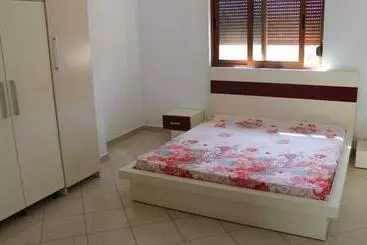 آپارتمان‌های توریست‌ها Bledi S Comfy Apartment In New Blvd / Free Parking