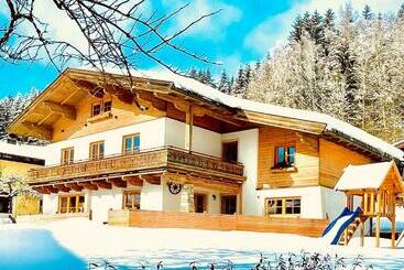 Turist apartmanları Chalet Hoamat Leben
