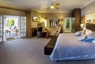 פנסיון Forest Hall Guest House