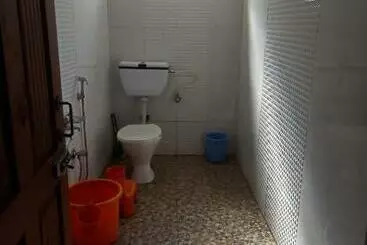 Hotel Oyo 87865 Alaska Guest House New Town Chandanwari Road