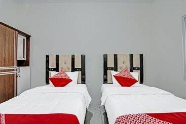 Отель Oyo 91505 Elif Homestay Syariah