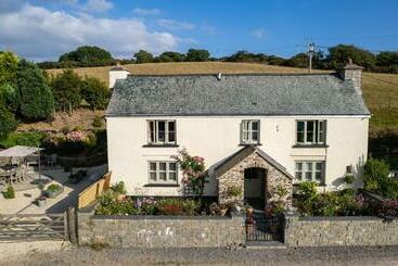 West Lyn Farm B&b And Shepherd Hut