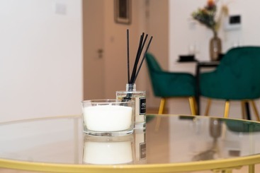 آپارتمان‌های توریست‌ها Royal Wharf   1 Bed   Balcony   River & City View