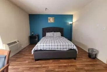 (a05) Beverly Hills Hotel Style Unit